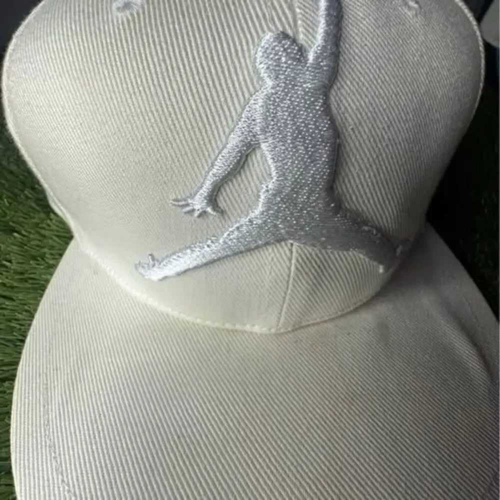 Jordan Jumpman Fitted Hat 7 3/8 Cream White Silver Big Logo Embroidered Cap